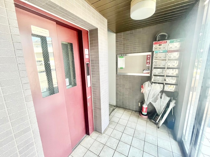 たかはしビルのエントランス部分