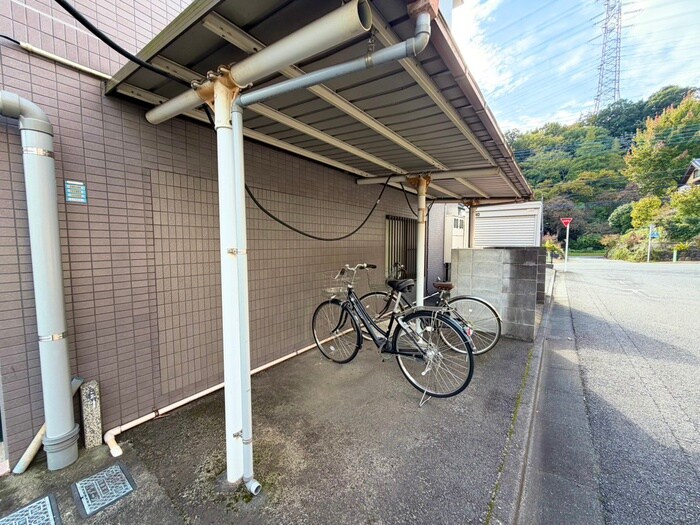 たかはしビルの駐輪場