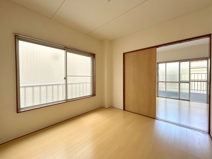 物件内観写真9　(室内からの展望)