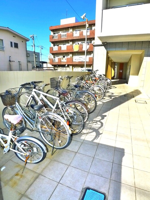 物件外観写真4　(駐輪場)