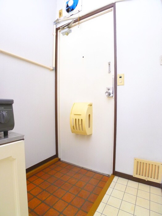 物件内観写真17　(玄関)