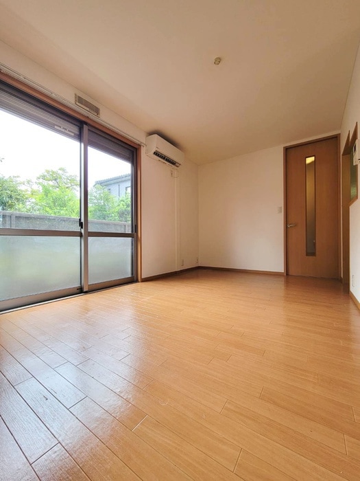 物件内観写真4　(室内からの展望)