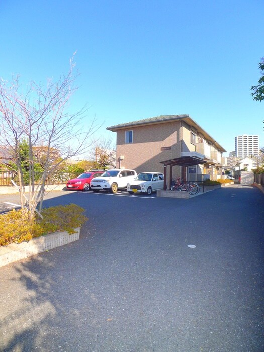 物件外観写真3　(駐車場)