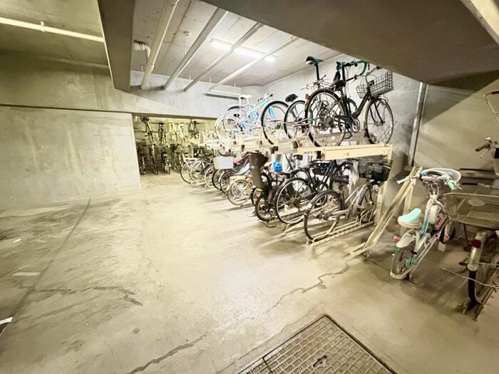 物件外観写真6　(駐輪場)