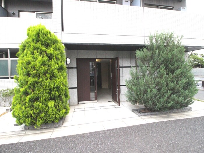 物件外観写真6　(エントランス部分)