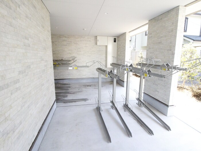 物件外観写真3　(駐輪場)