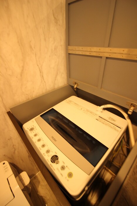 物件内観写真12　(洗濯機置場)