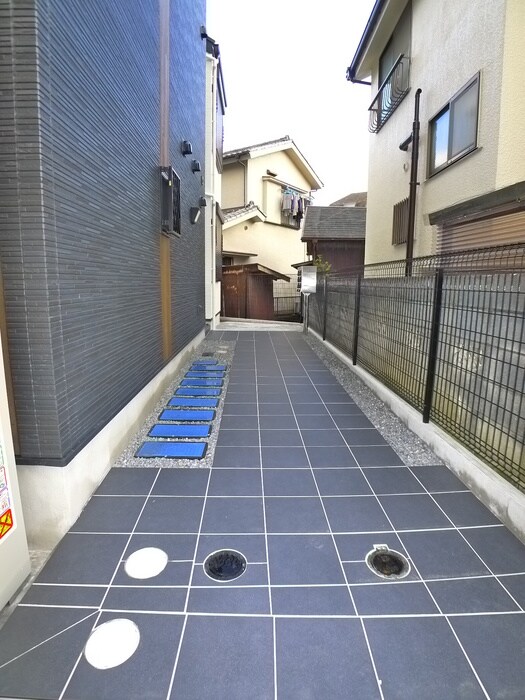 物件外観写真3　(エントランス部分)