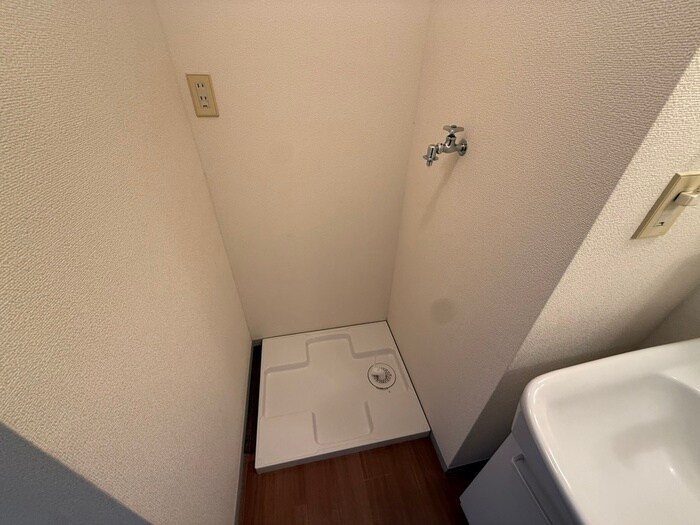 物件内観写真14　(洗濯機置場)