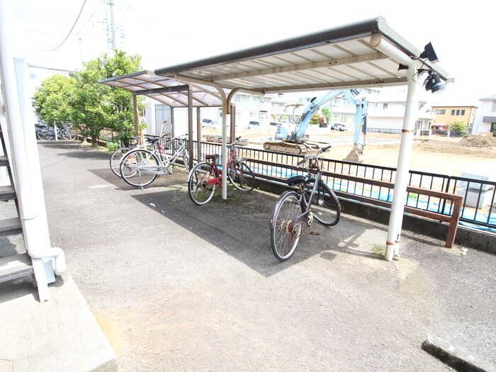 物件外観写真5　(駐輪場)