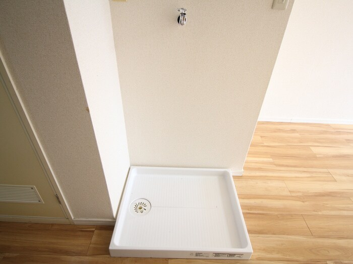 物件内観写真16　(洗濯機置場)