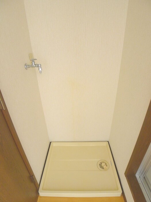 物件内観写真16　(洗濯機置場)