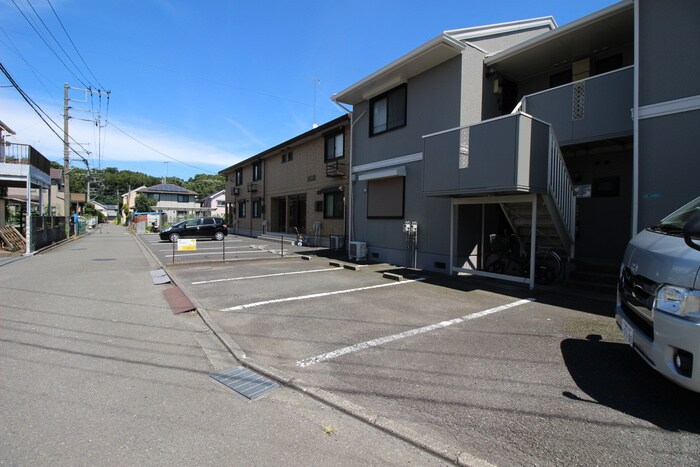 物件外観写真3　(駐車場)