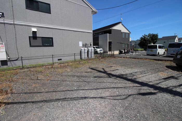 物件外観写真6　(駐車場)