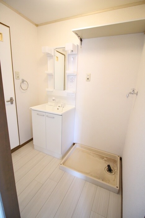 物件内観写真13　(洗濯機置場)