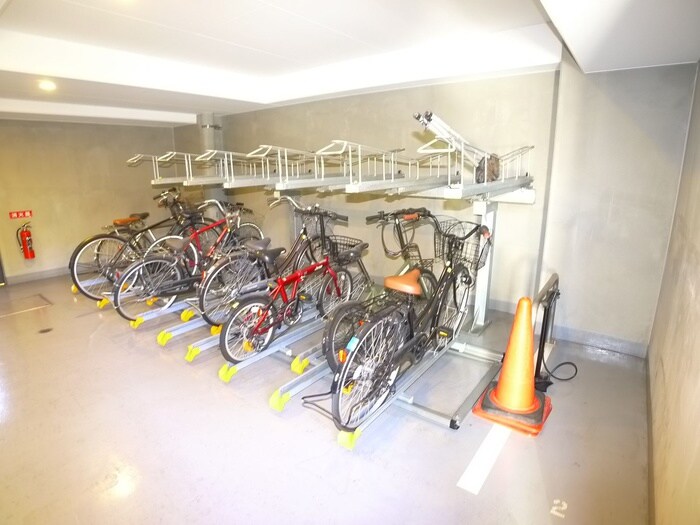 物件外観写真5　(駐輪場)