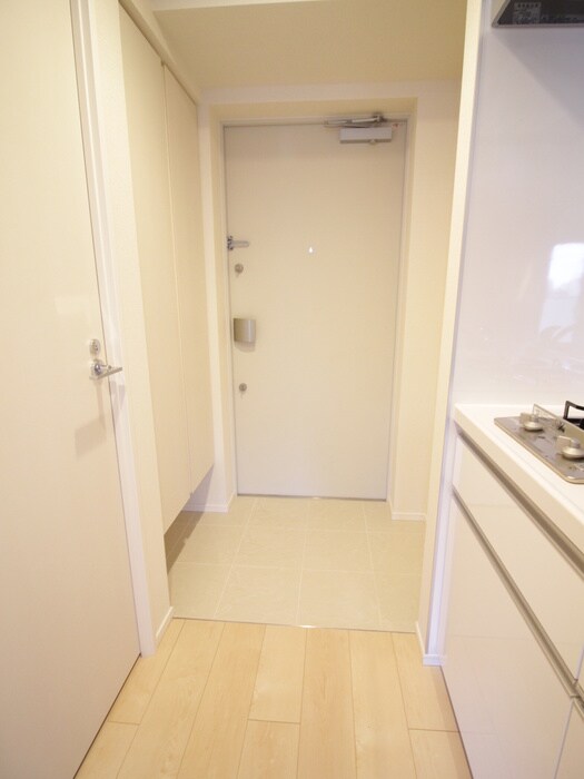 物件内観写真13　(玄関)