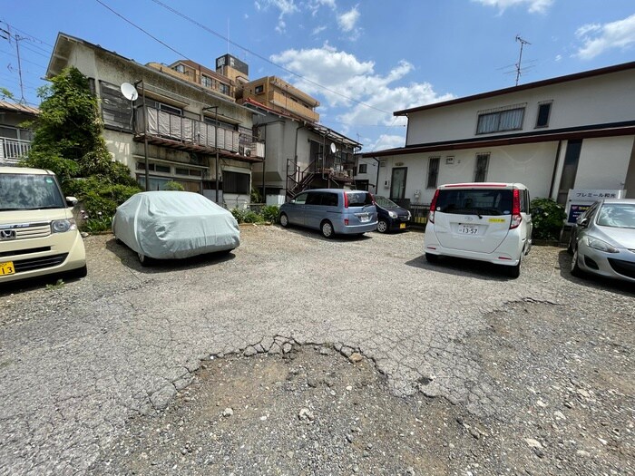 物件外観写真2　(駐車場)