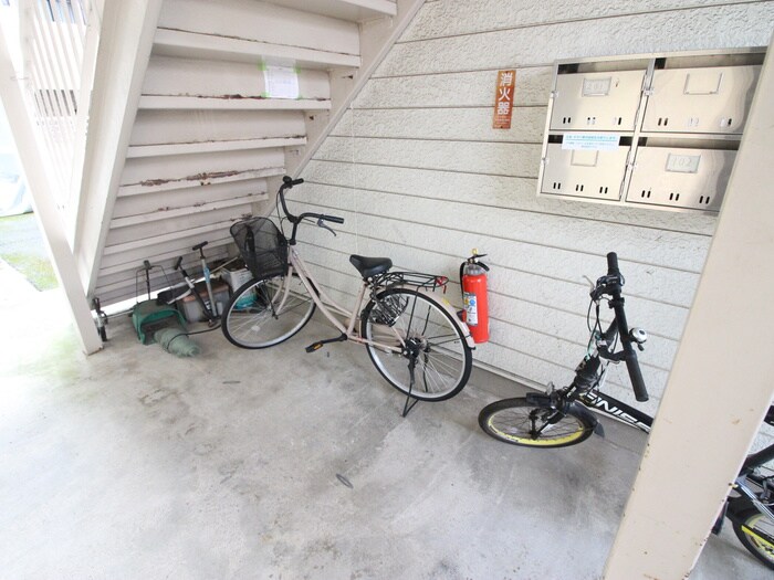 物件外観写真3　(駐輪場)