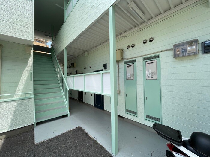 物件外観写真6　(エントランス部分)