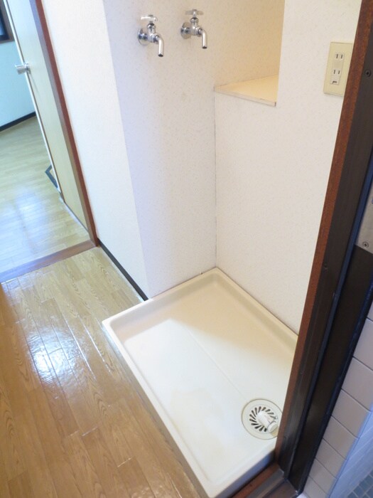 物件内観写真10　(洗濯機置場)