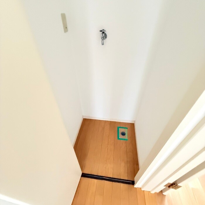 物件内観写真10　(洗濯機置場)