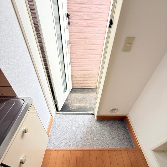 物件内観写真16　(玄関)