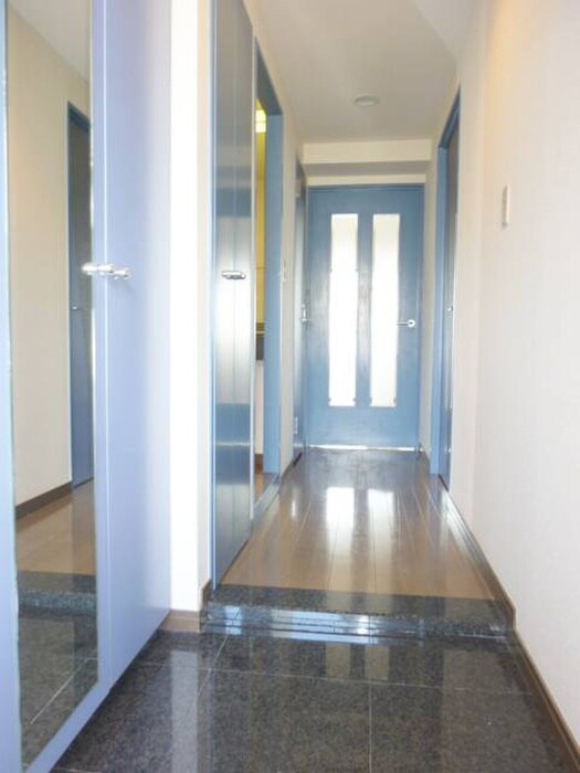 物件内観写真16　(玄関)