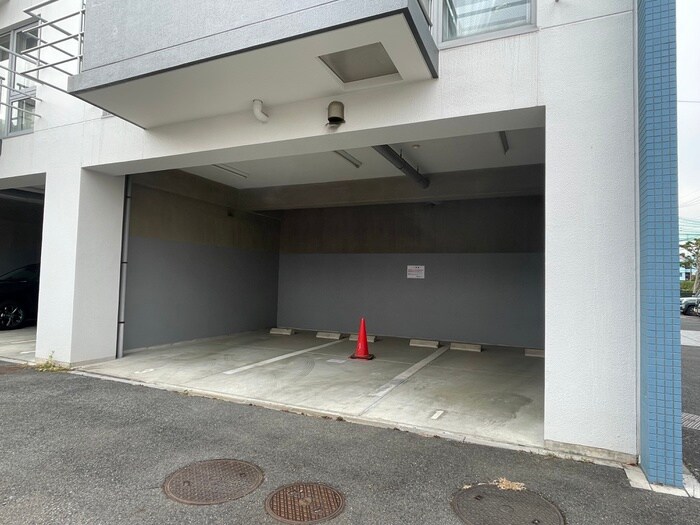 物件外観写真3　(駐車場)