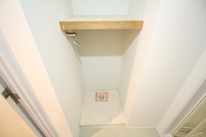 物件内観写真10　(洗濯機置場)