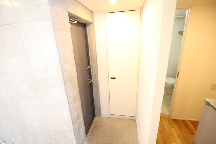 物件内観写真16　(玄関)