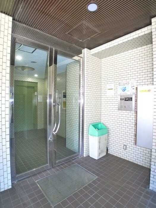 物件外観写真4　(エントランス部分)