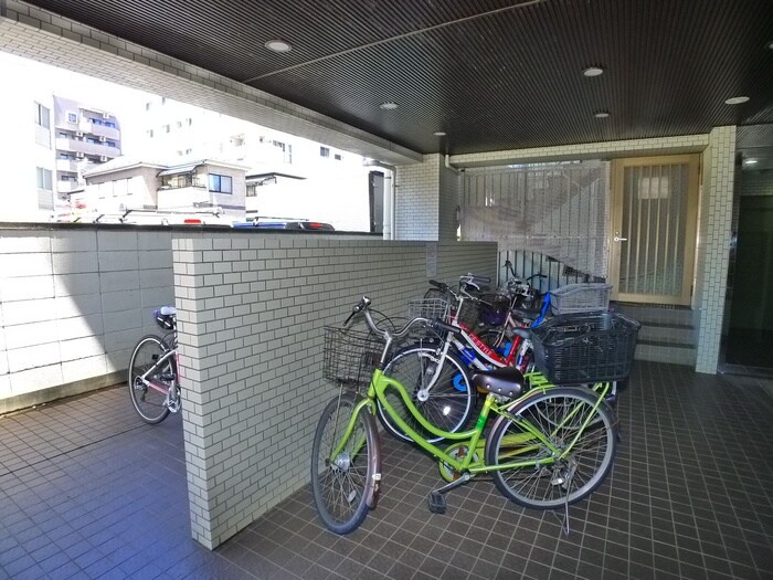 物件外観写真5　(駐輪場)