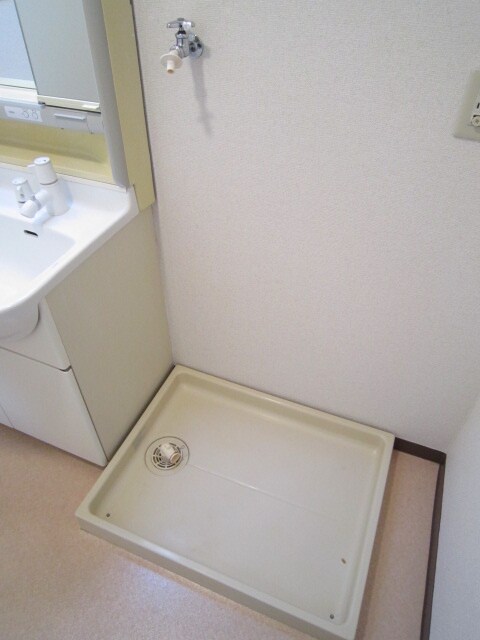 物件内観写真13　(洗濯機置場)