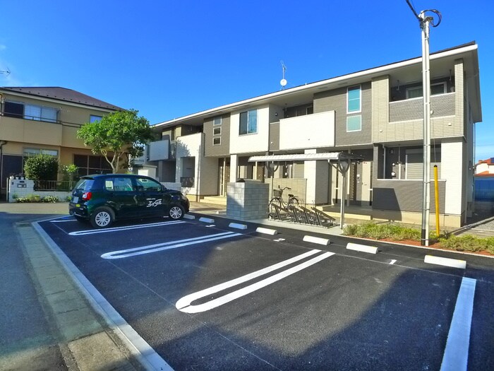 物件外観写真3　(駐車場)