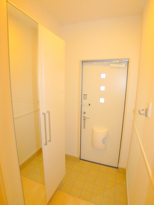 物件内観写真16　(玄関)