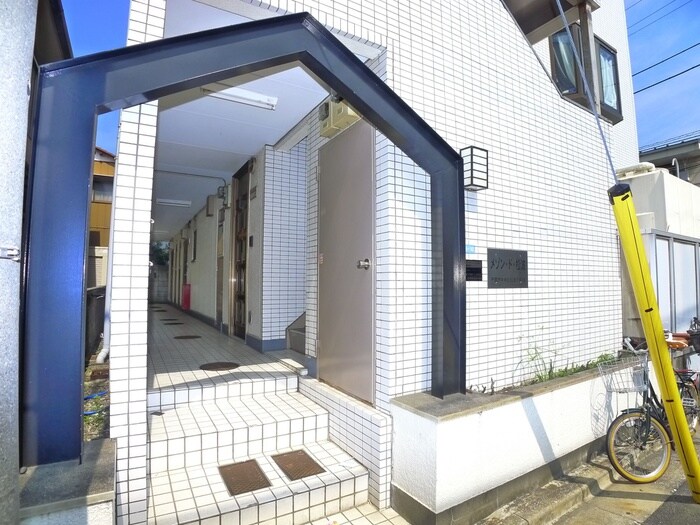 物件外観写真3　(エントランス部分)