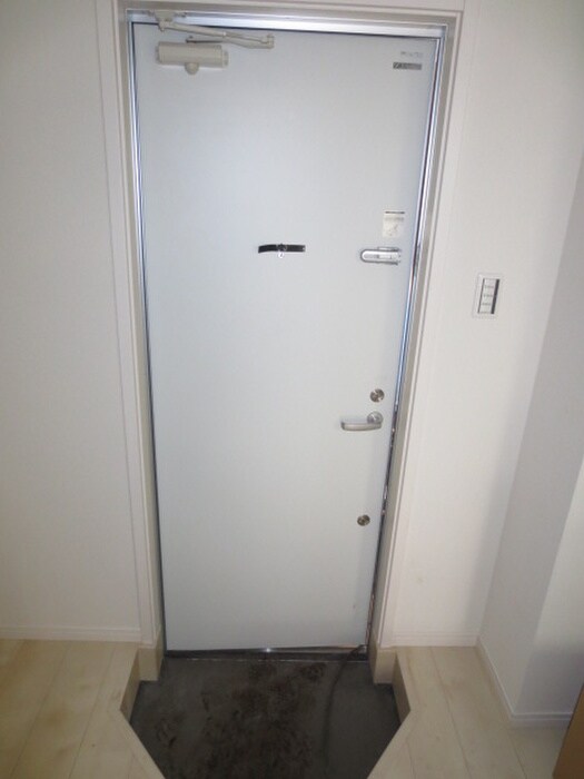 物件内観写真7　(玄関)