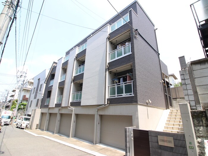 物件外観写真6　(駐車場)