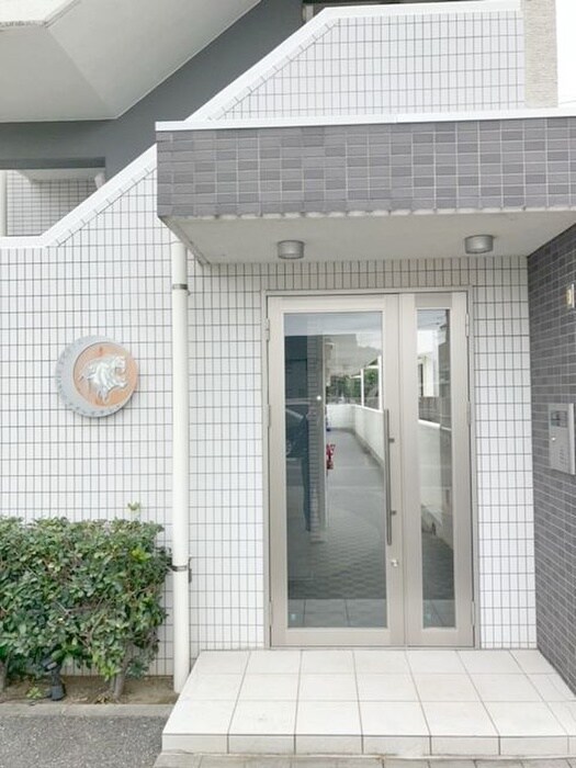 物件外観写真2　(エントランス部分)
