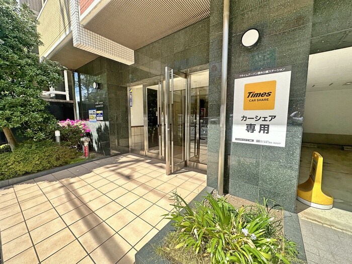 物件外観写真2　(エントランス部分)