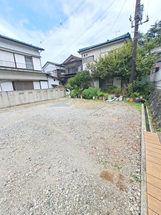 物件外観写真4　(駐車場)