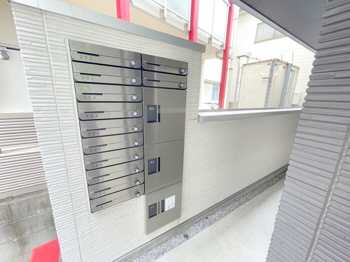 物件外観写真4　(エントランス部分)