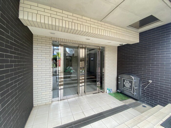 物件外観写真2　(エントランス部分)