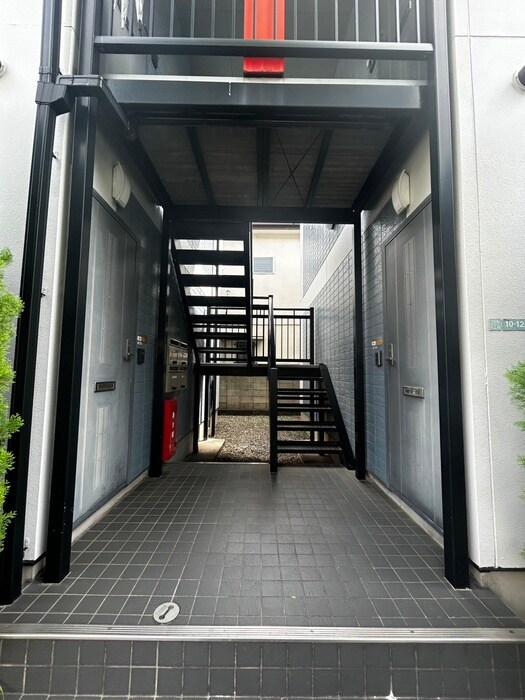 物件外観写真4　(エントランス部分)