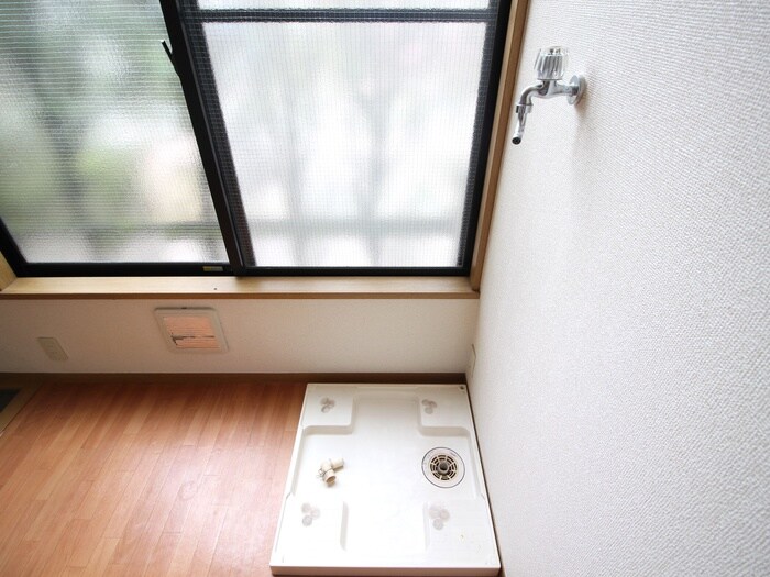 物件内観写真16　(洗濯機置場)