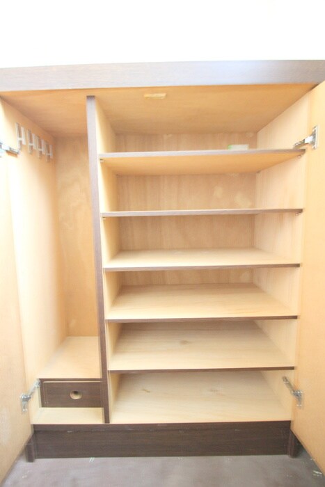 物件内観写真4　(玄関)