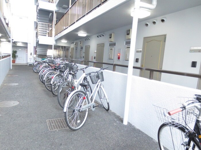 物件外観写真3　(駐輪場)