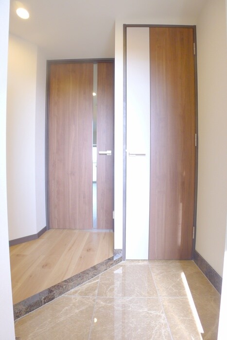 物件内観写真7　(玄関)