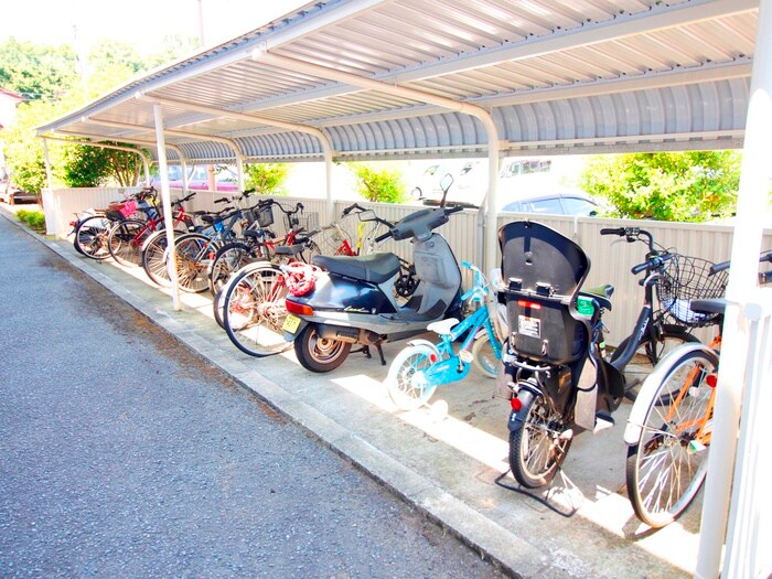 物件外観写真5　(駐輪場)